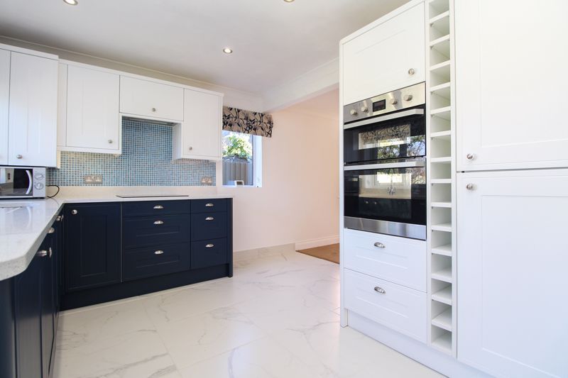 Property photo 2 of 20 Kitchen
