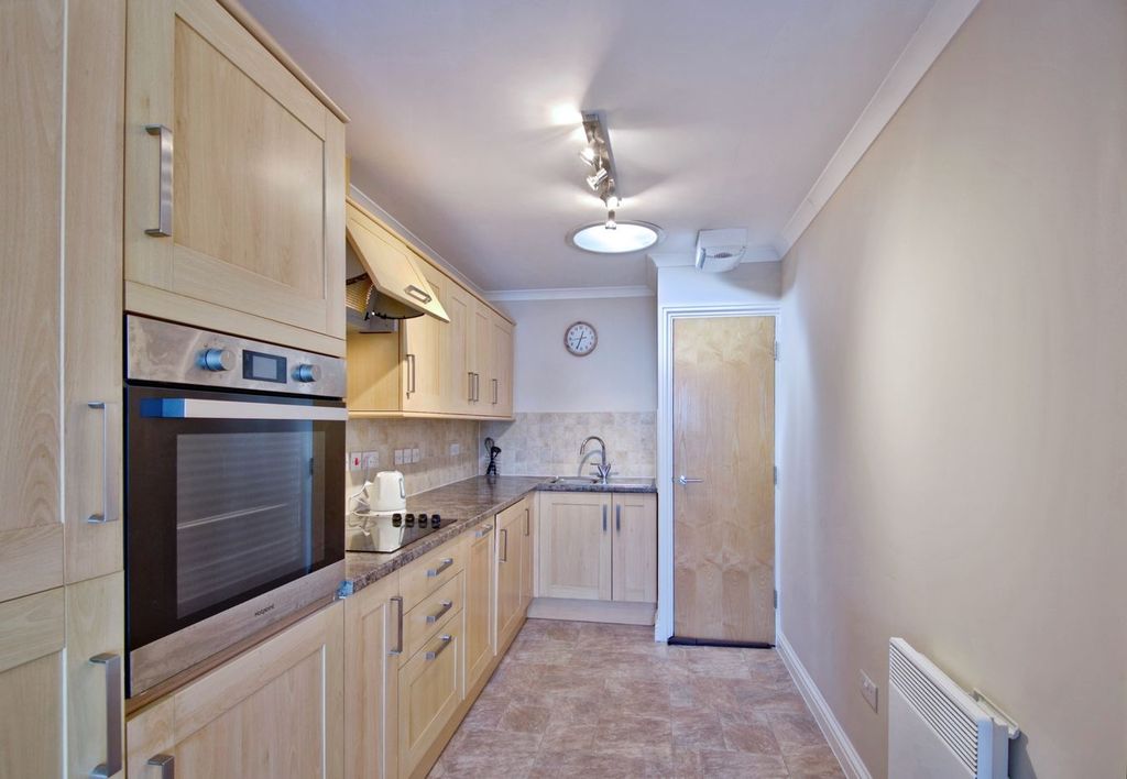 Property photo 2 of 20