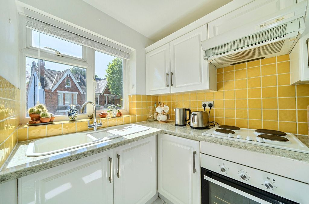 Property photo 2 of 11 Kitchen