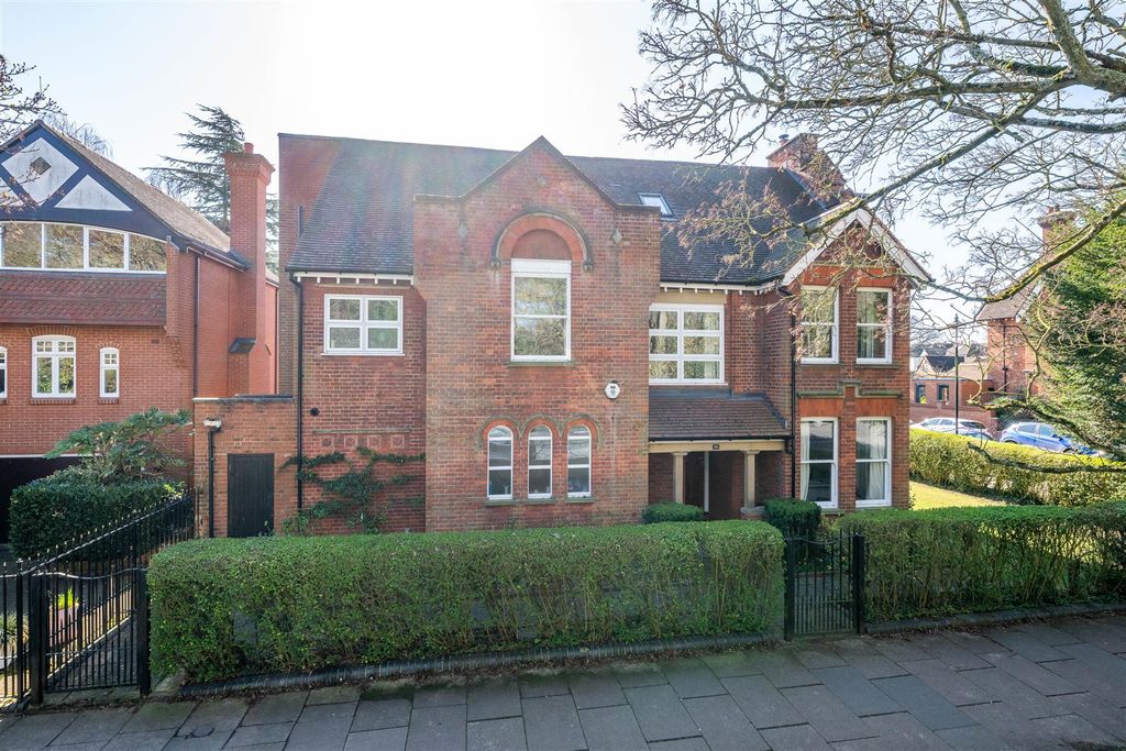 Property photo 2 of 41 260318 - 26 Park Avenue, Bedford - 01.Jpg