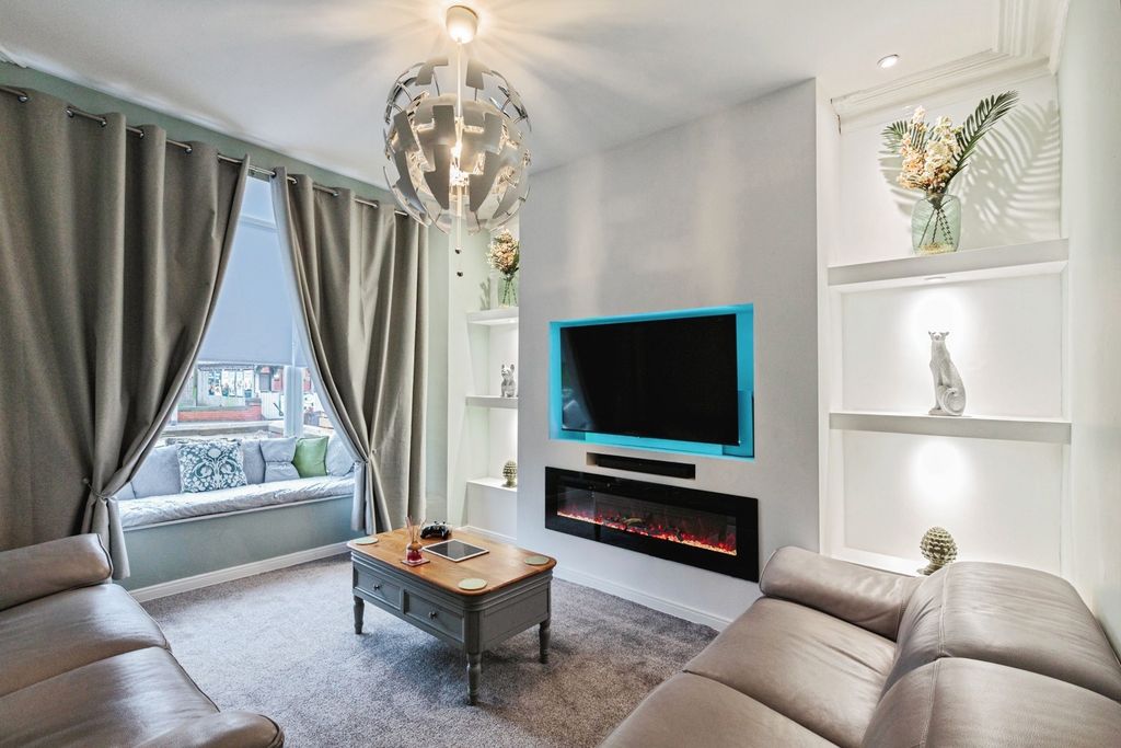 Property photo 2 of 24 Pbox-Img.Jpg