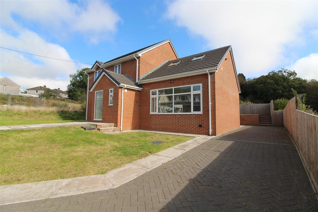 Property photo 2 of 39 Outside