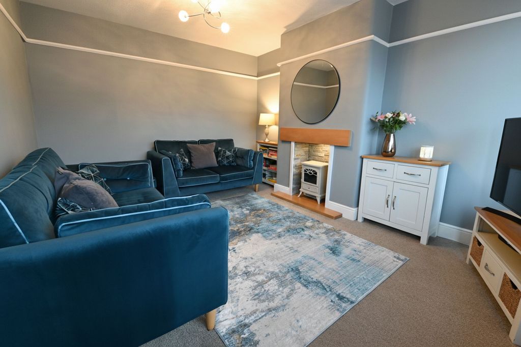 Property photo 2 of 19