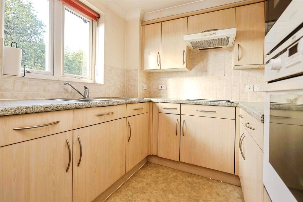 Property photo 3 of 10 Kitchen