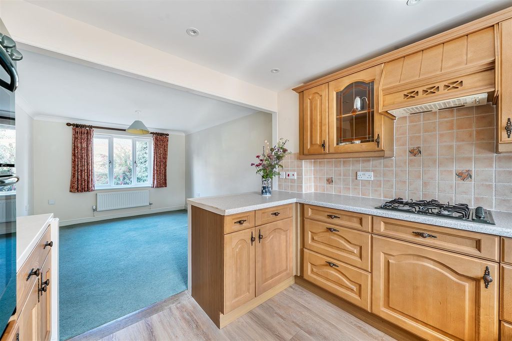 Property photo 3 of 17 Kitchen