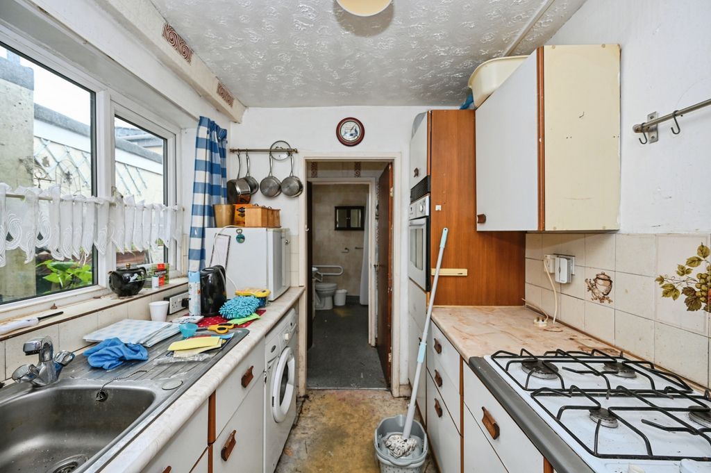 Property photo 3 of 12