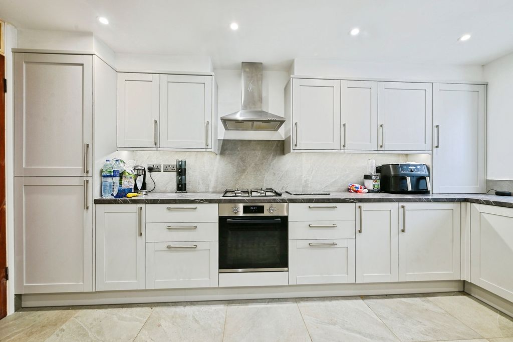 Property photo 3 of 17 Pbox-Img.Jpg