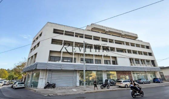Property photo 1 of 14 Detached Building 2,294 Sq.m. In Piraeus