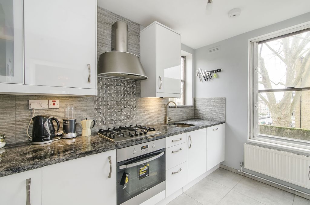 Property photo 2 of 6 Kitchen