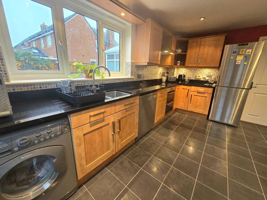 Property photo 3 of 21 Kitchen 1