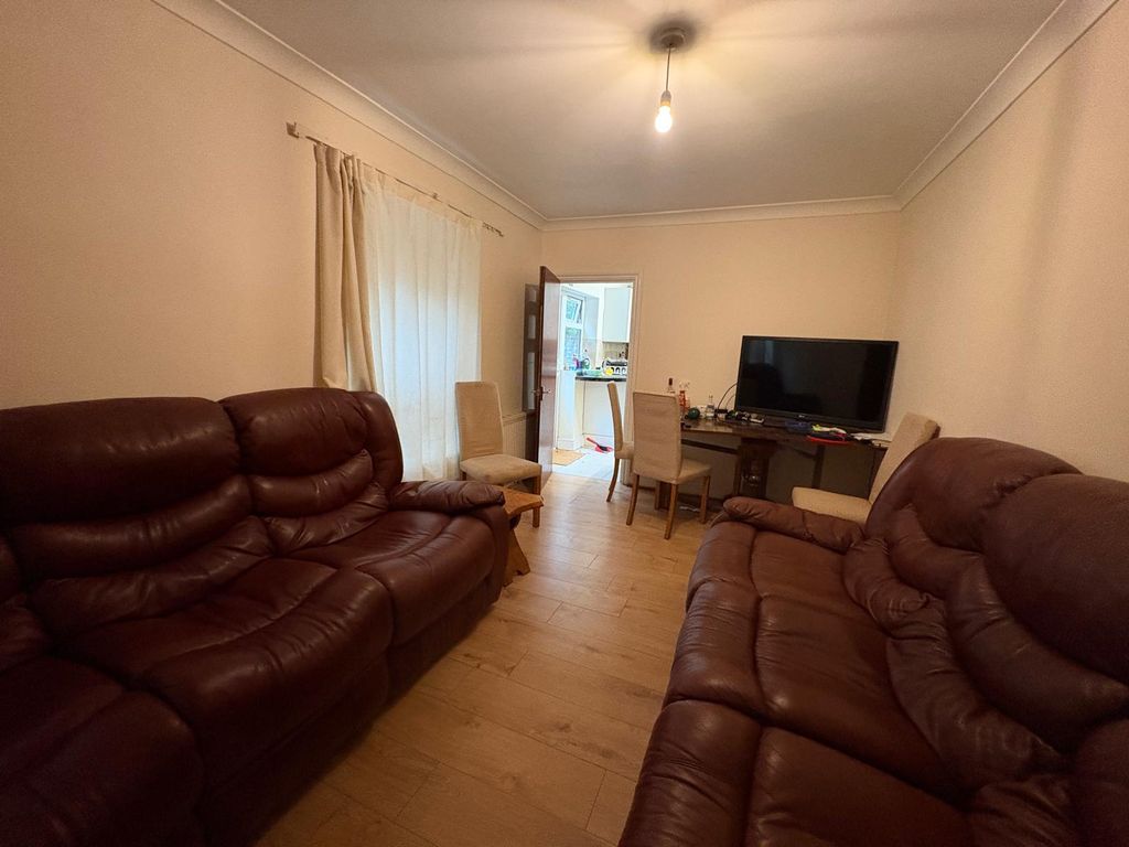 Property photo 3 of 16 Photo-2025-10-29-17-01-55