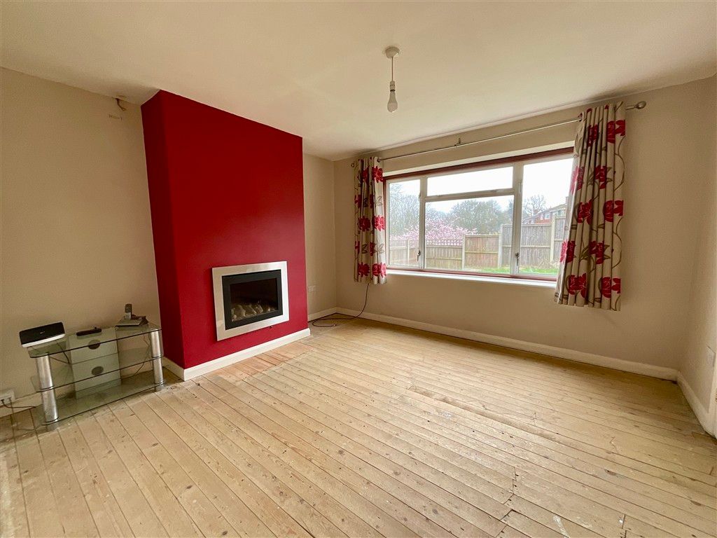 Property photo 3 of 7 Lounge