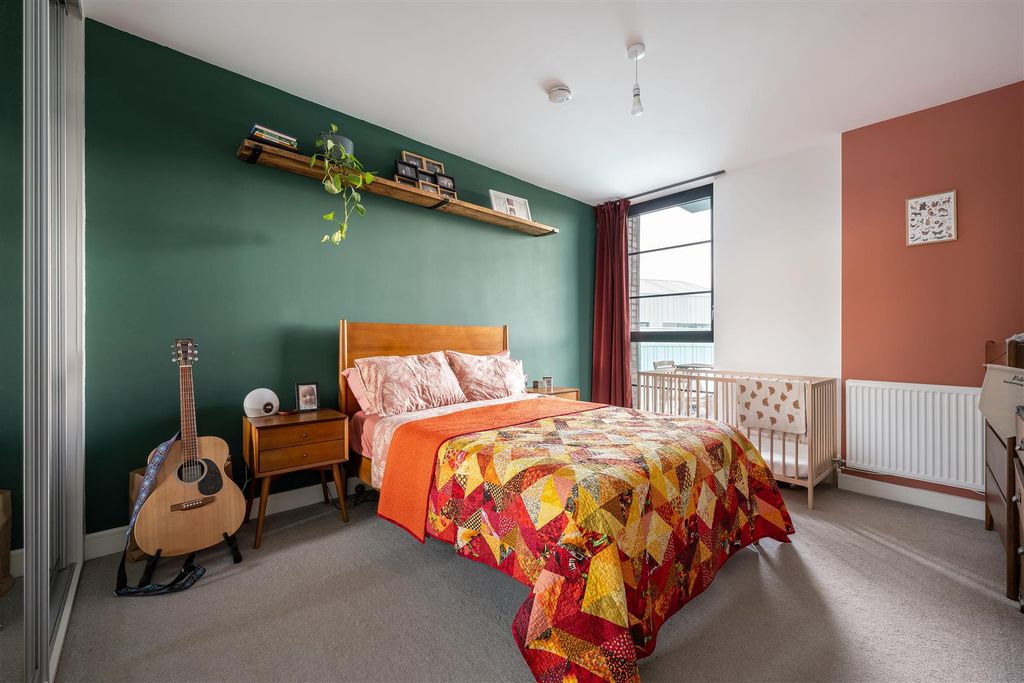 Property photo 3 of 30 Hart Yard, E3