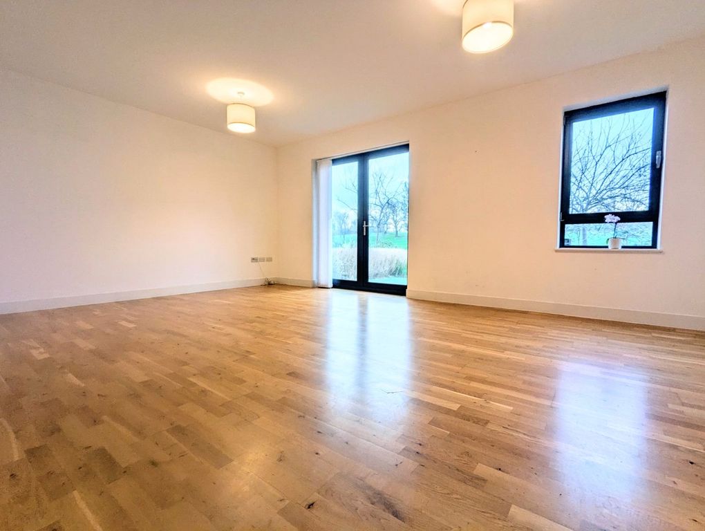 Property photo 3 of 9 Living Area