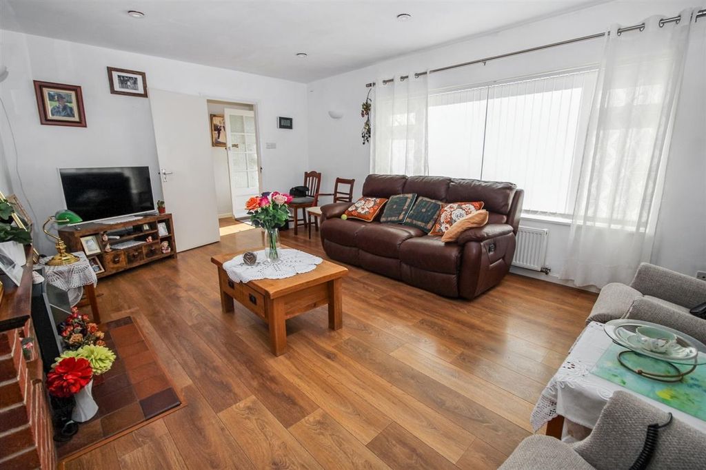 Property photo 3 of 14