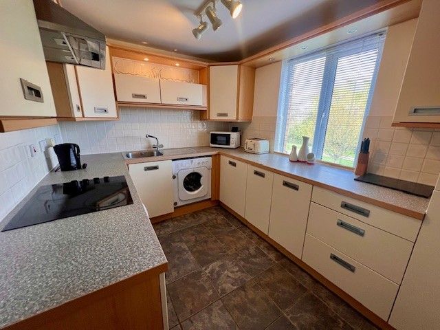 Property photo 2 of 7 Kitchen