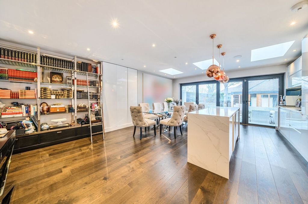 Property photo 3 of 21