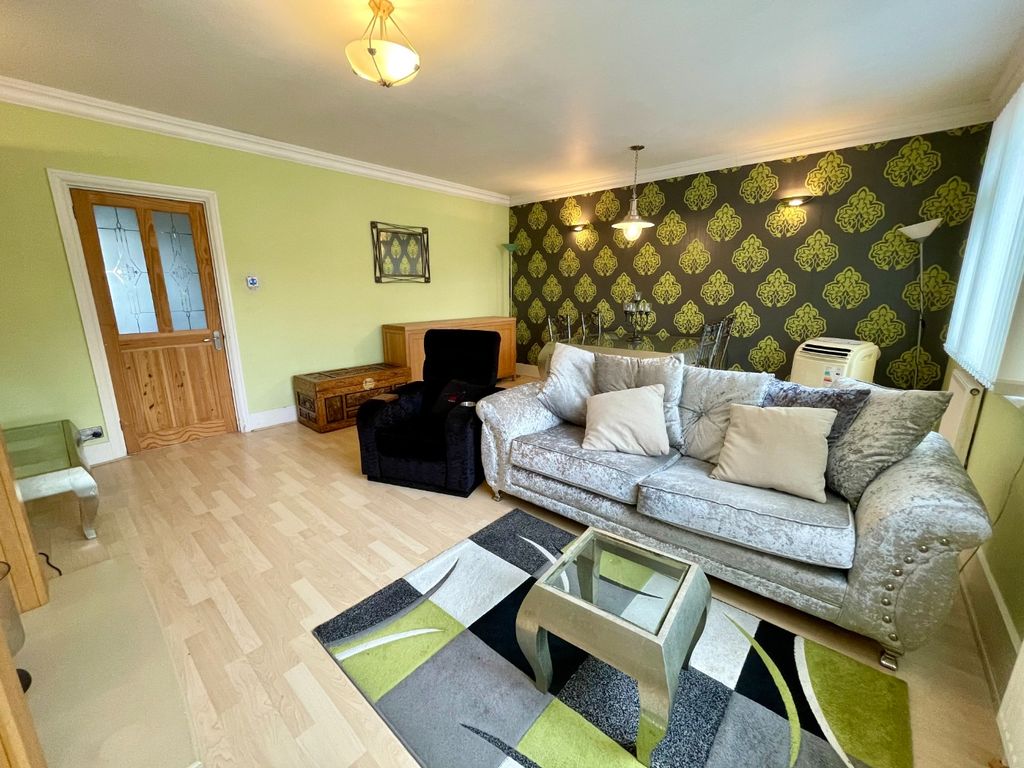 Property photo 2 of 9 3404183
