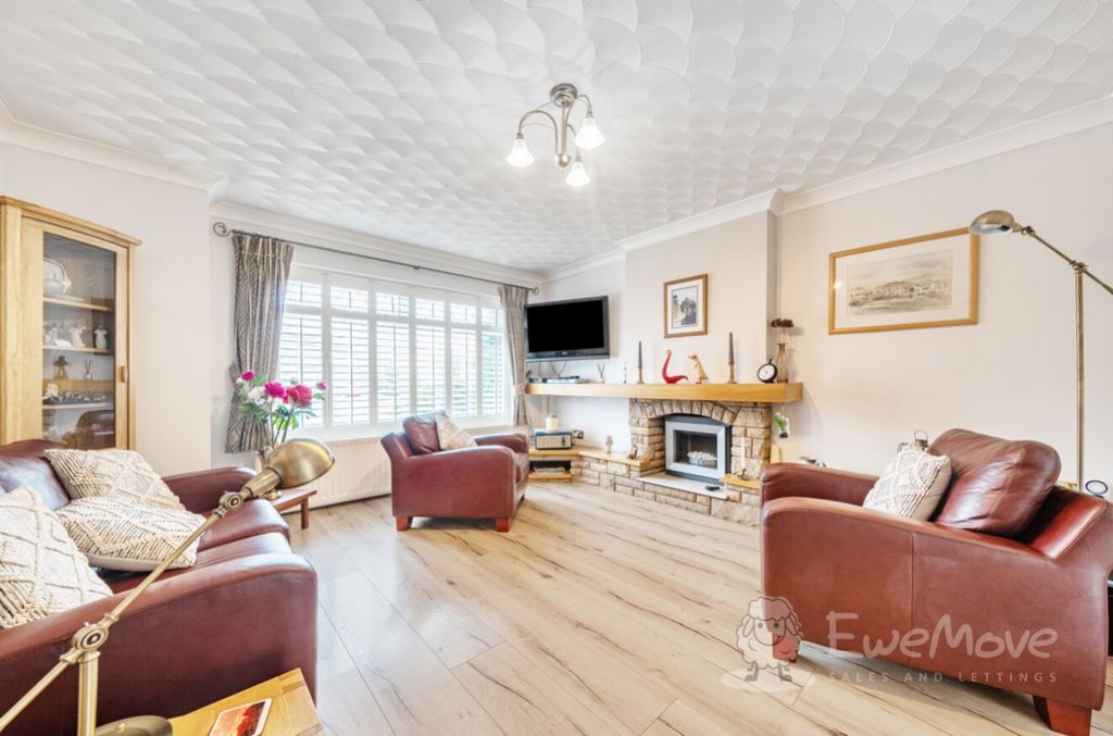 Property photo 3 of 12 16