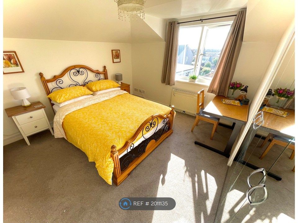 Property photo 3 of 8 Primary Bedroom
