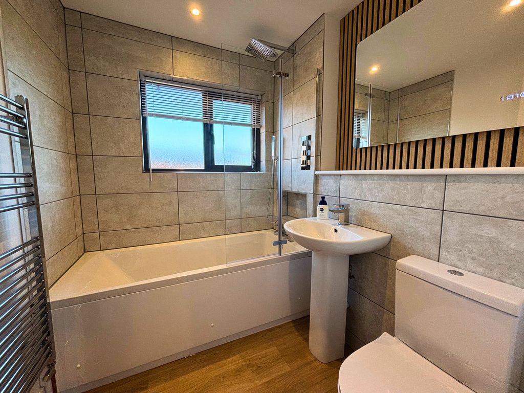 Property photo 3 of 10 Bathroom