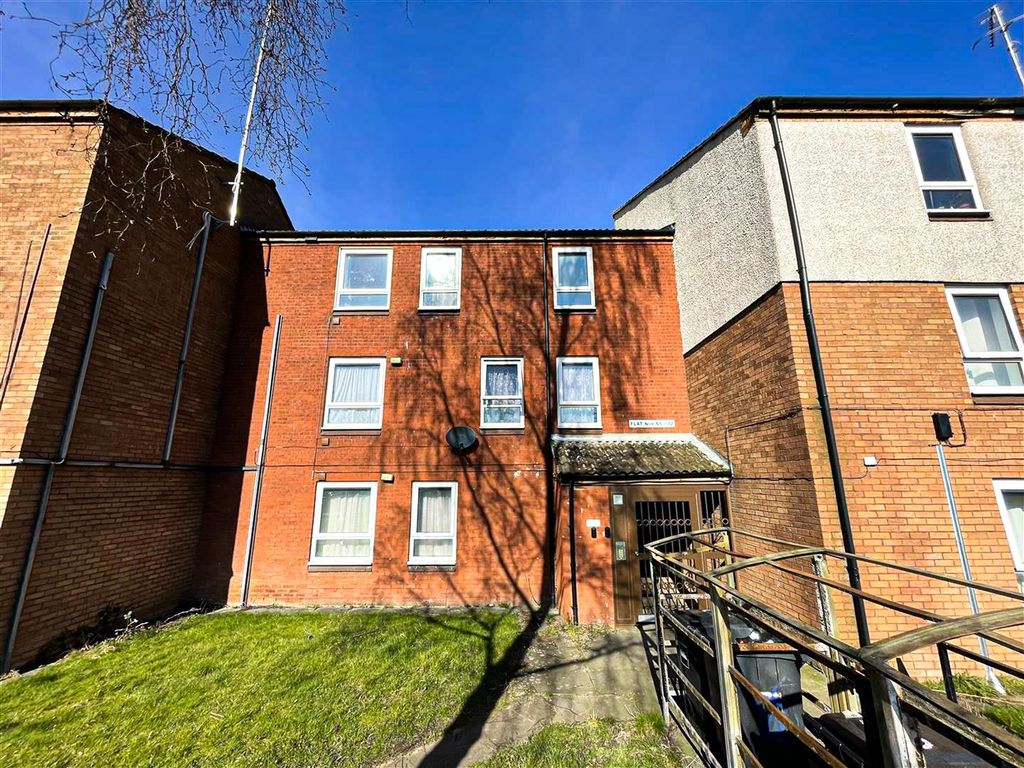 Property photo 1 of 9 Lease