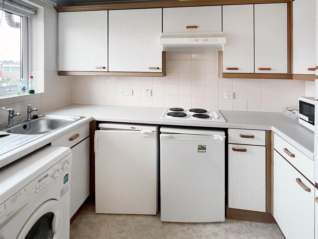 Property photo 3 of 8 24 Silverwood Court-4.Jpg