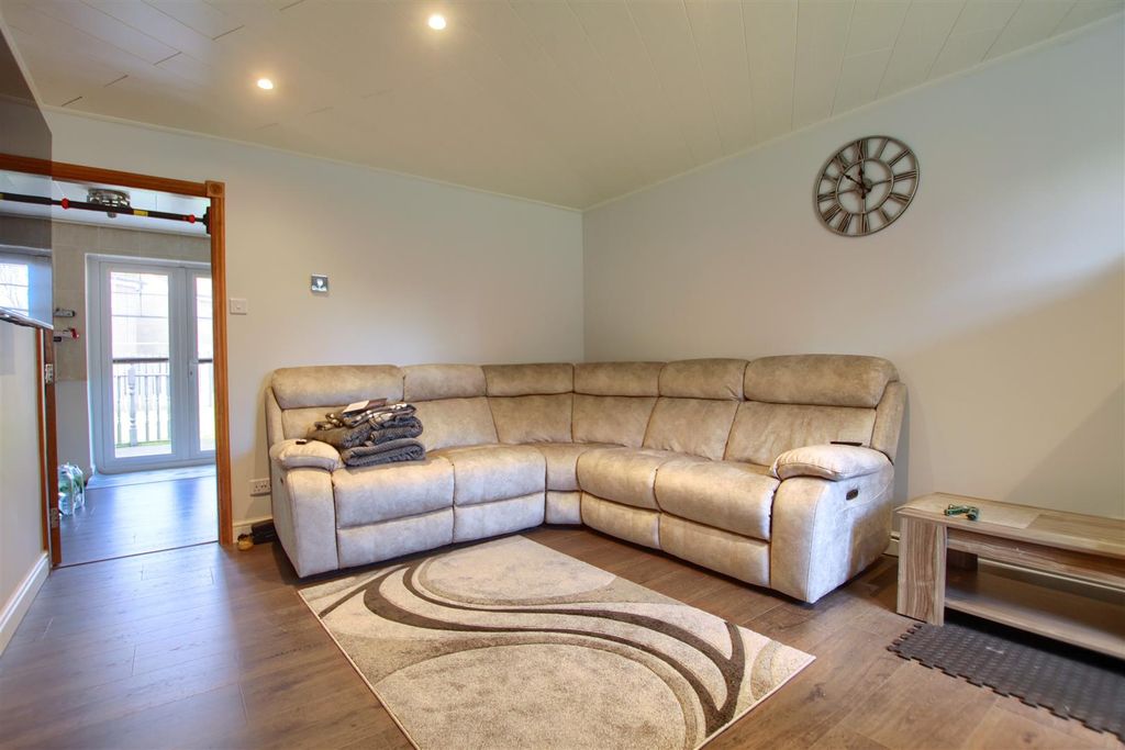 Property photo 2 of 7 Th2.Jpg