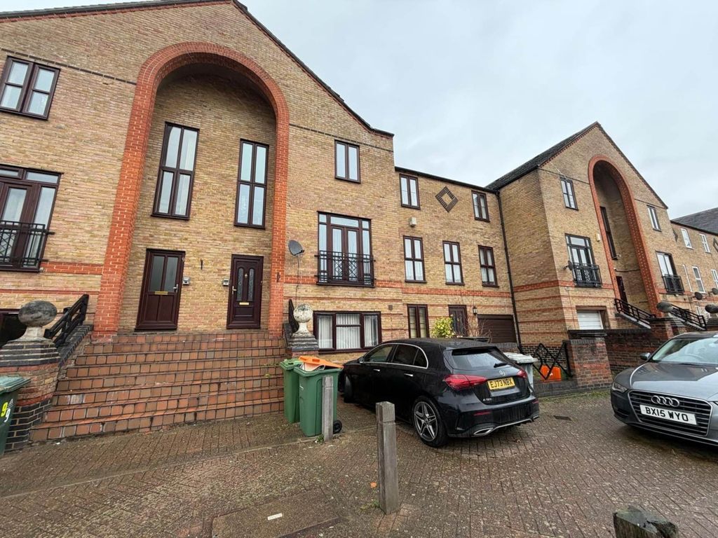 Property photo 1 of 1