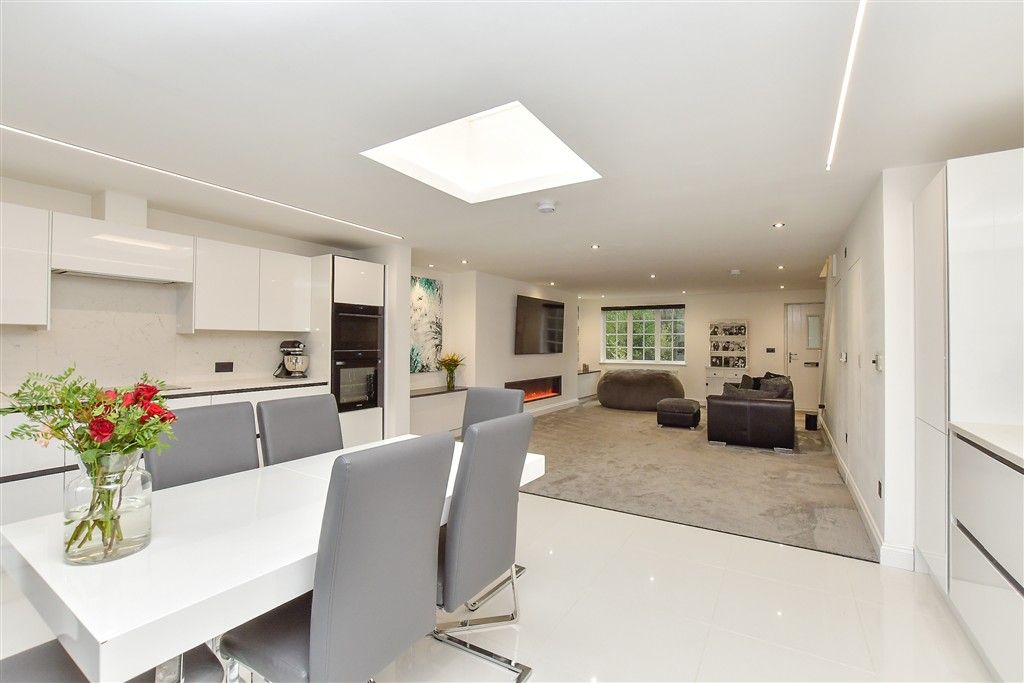 Property photo 2 of 14 Kitchen/Dining Area