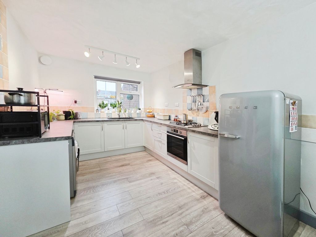 Property photo 2 of 27 9Eb73389-1000122363