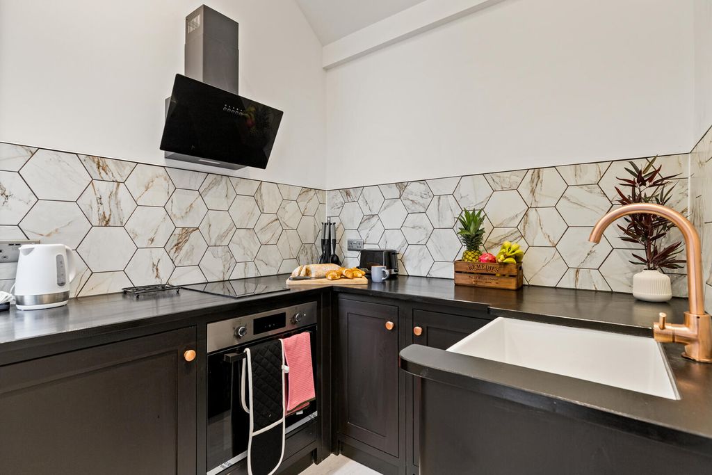 Property photo 3 of 9 Kitchen