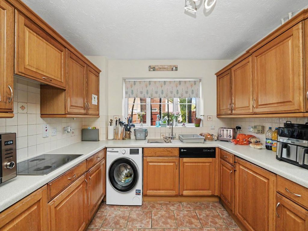 Property photo 3 of 20 Kitchen