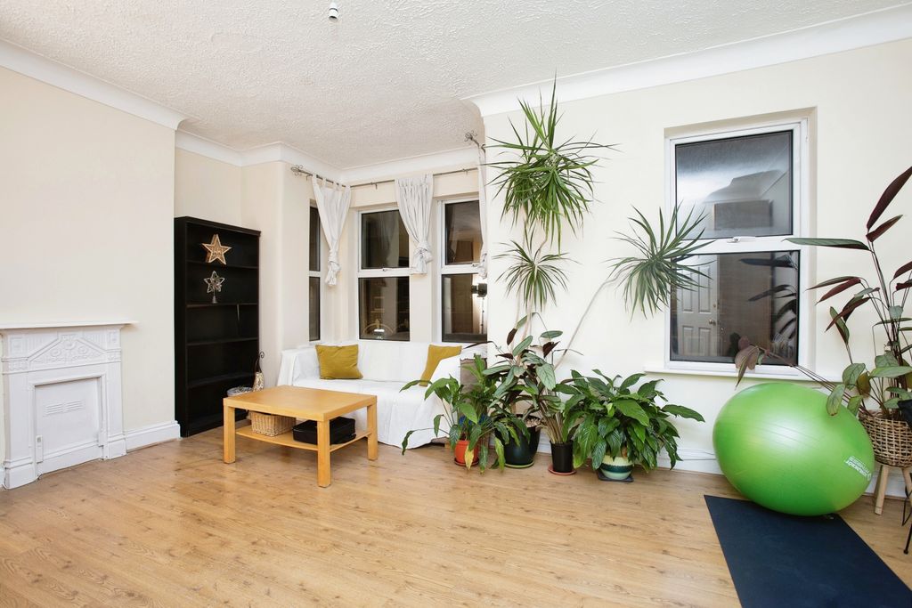 Property photo 1 of 7 Living Area