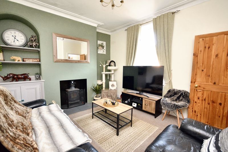 Property photo 3 of 11 Lounge