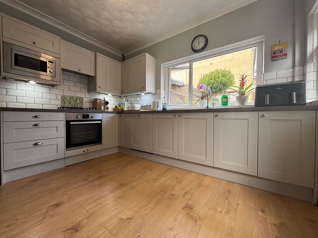 Property photo 2 of 34