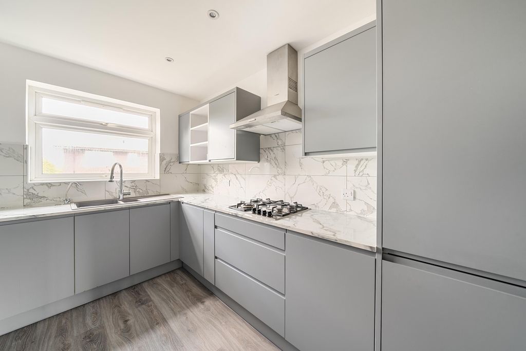 Property photo 1 of 18 Kitchen