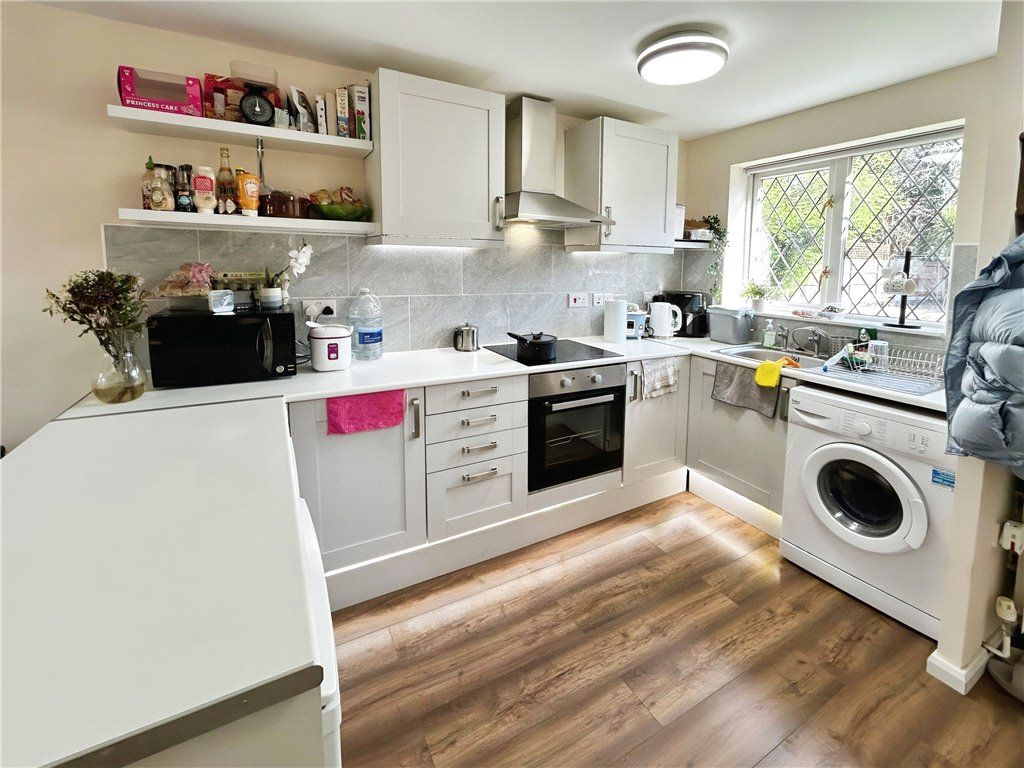 Property photo 3 of 11 Kitchen