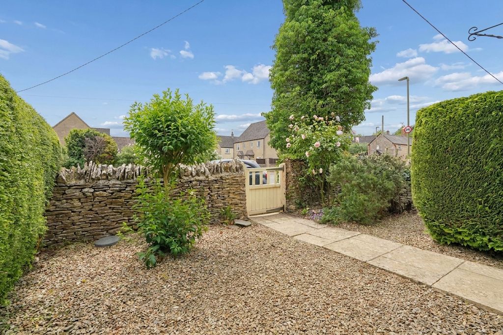 Property photo 3 of 11