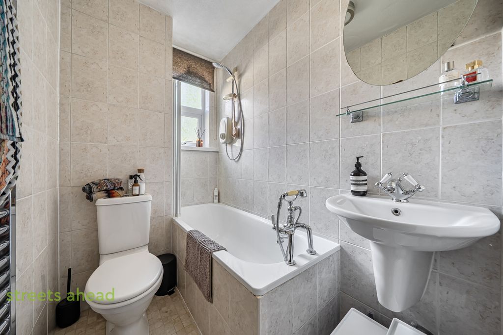 Property photo 3 of 10 Ffb87B5F-59Ab-4d3...