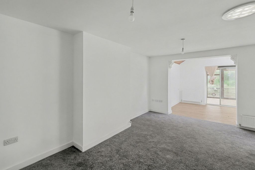 Property photo 3 of 19 16 Barcheston Close, Oakwood, Derby, De21 2Qg