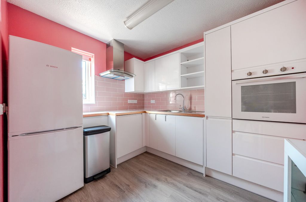 Property photo 3 of 7 Kitchen3