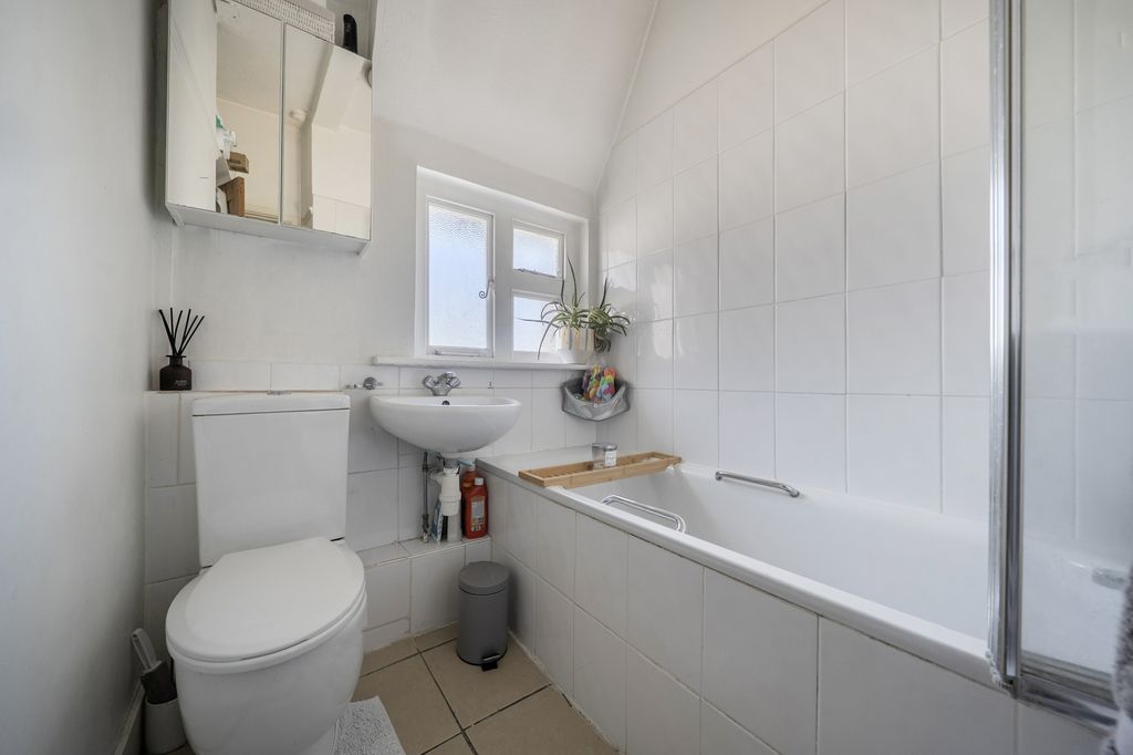 Additional image 11 of 1 bed maisonette for saleEmpress Cottages, Ship Lane, Farnborough GU14