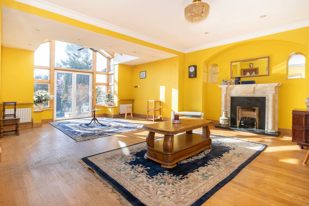 Property photo 3 of 44