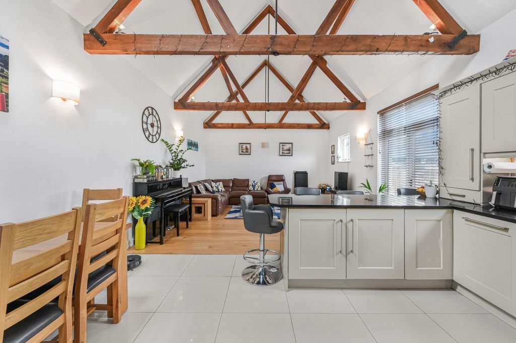 Property photo 2 of 16 Kitchen/Living