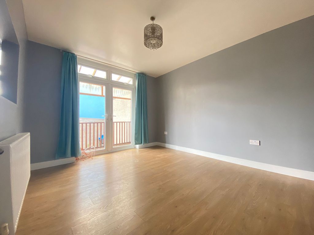 Property photo 3 of 11 Photo 5