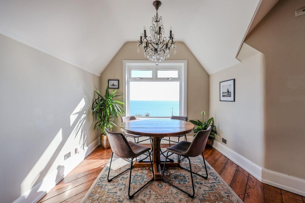 Property photo 3 of 27