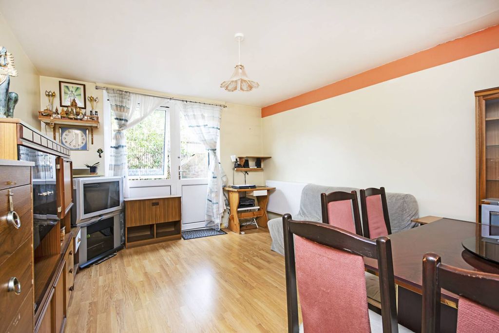 Property photo 2 of 6