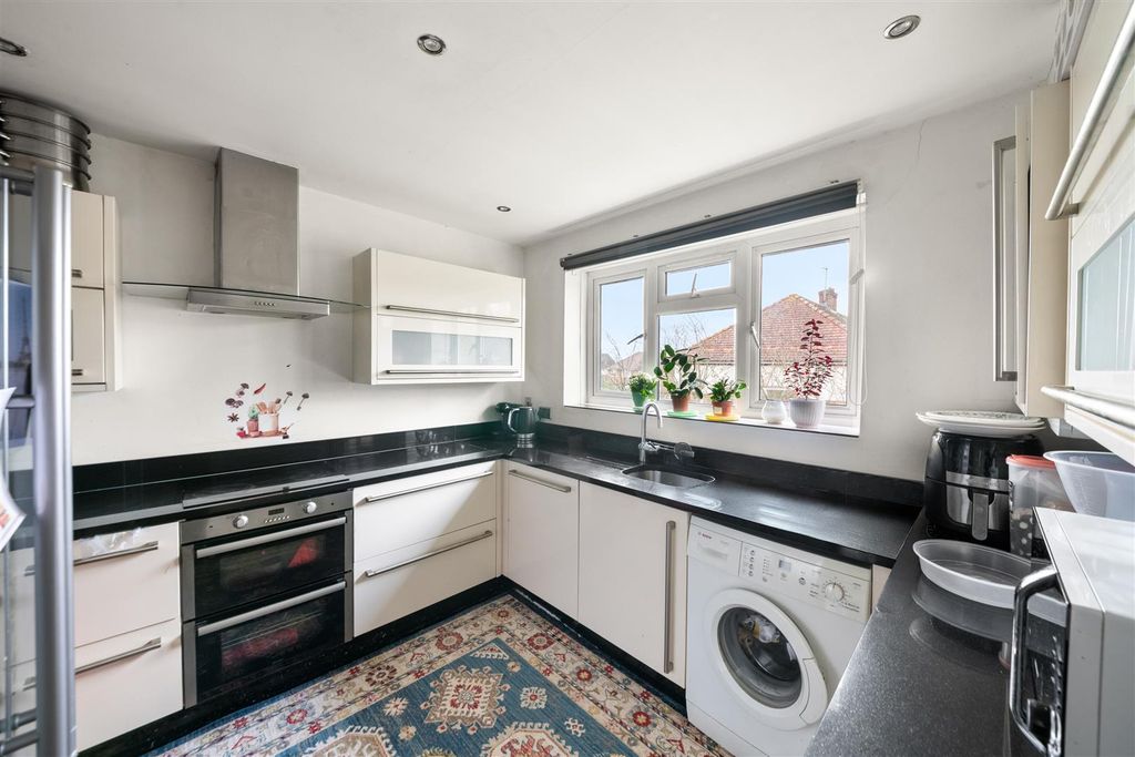 Property photo 3 of 14 3