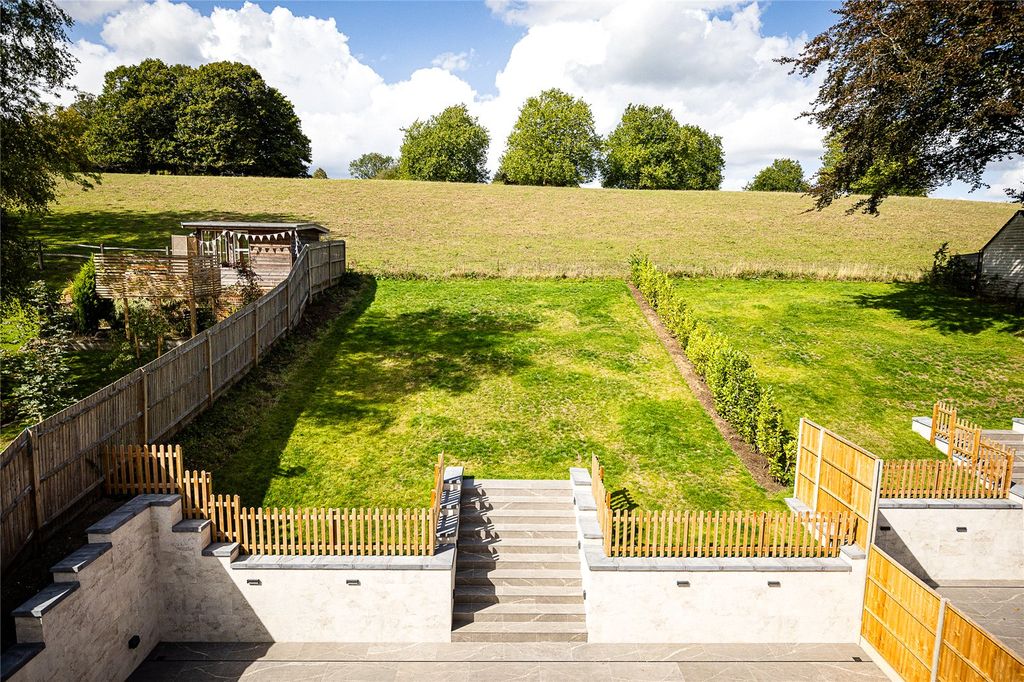 Property photo 2 of 23 House. Partnership